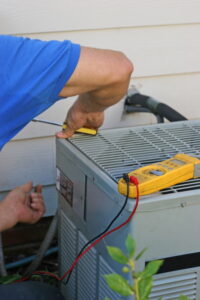 ac-unit-repair-with-technician